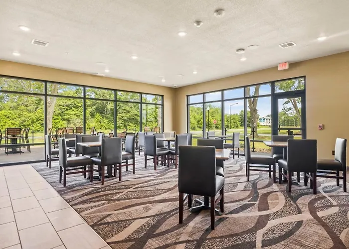 Cobblestone Hotel & Suites - Foley